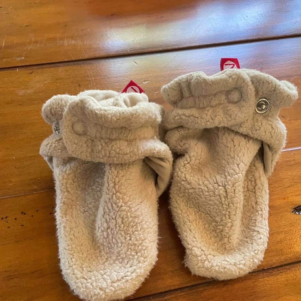 Zutano gripper booties